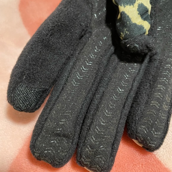 New Isotoner Active SmarTouch Gloves - Sz M/L - Picture 5 of 9